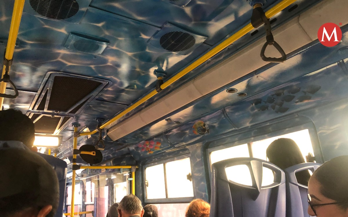 Autobús en Tampico con fondo de mar. Foto: Yazith Cartagena