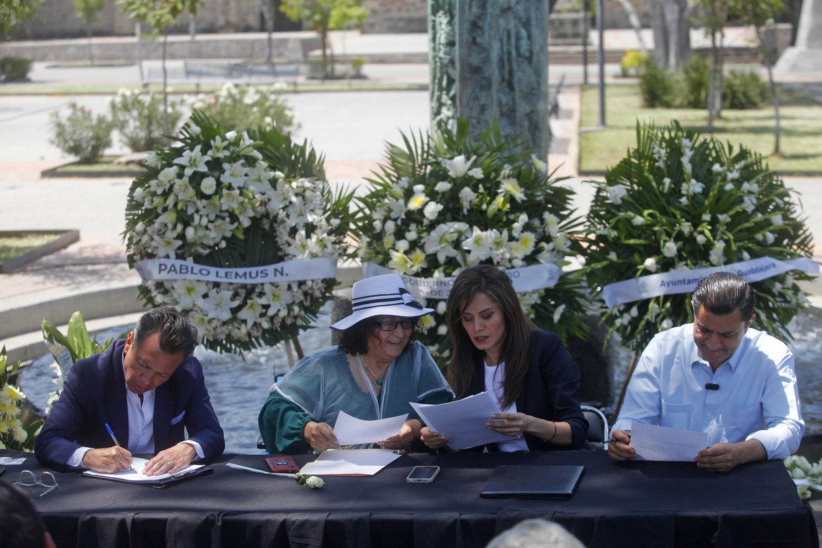Candidatos firman compromisos con las víctimas del 22 de abril en Guadalajara (Fernando Carranza)