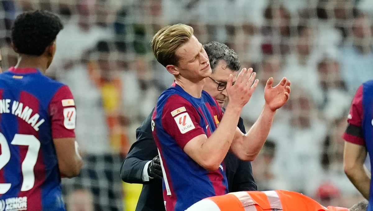 Frenkie De Jong podría despedirse de la temporada (AP)
