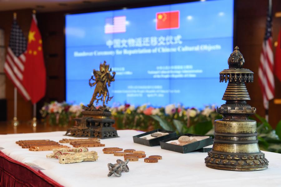 Varios objetos de valor cultural devueltos a China se muestran en el Consulado General de China en Nueva York (Xinhua/ Li Rui)