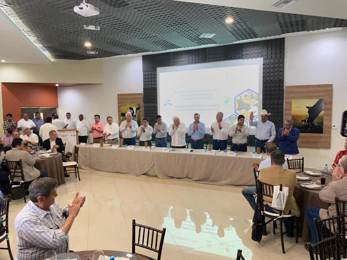 Productores de leche se reúnen en Torreón.