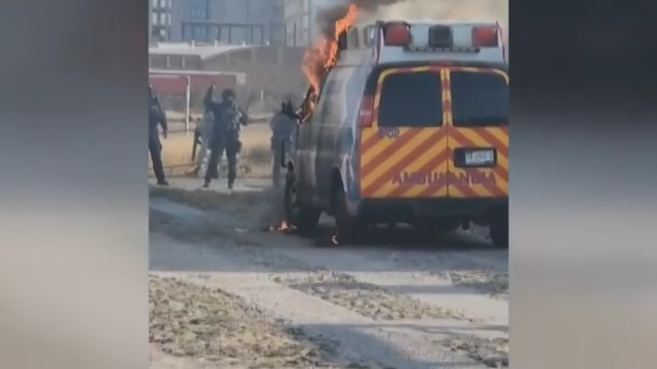 En Celaya, asesinan a balazos a paramédicos y queman la ambulancia