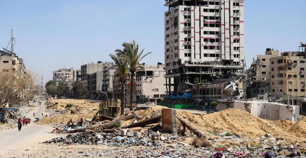 Israel bombardea el norte de Gaza en uno de los ataques más intensos de las últimas semanas. | Foto: EFE