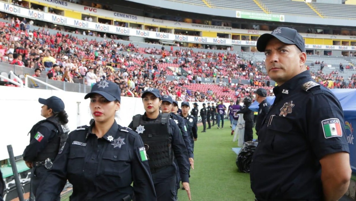 Policía de Guadalajara en el estadio Jalisco (Cortesía)