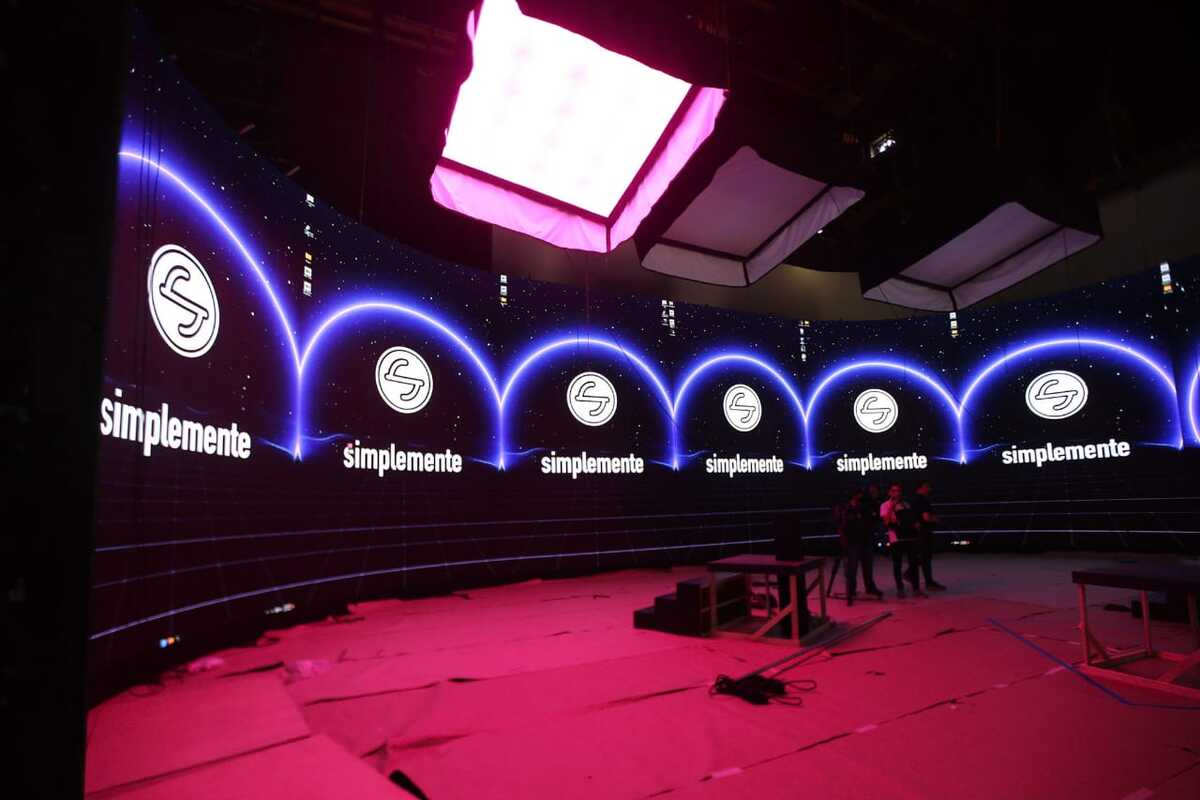 Guadalupe Taddei visita Estudios Churubusco previo a segundo debate presidencial (Araceli López).