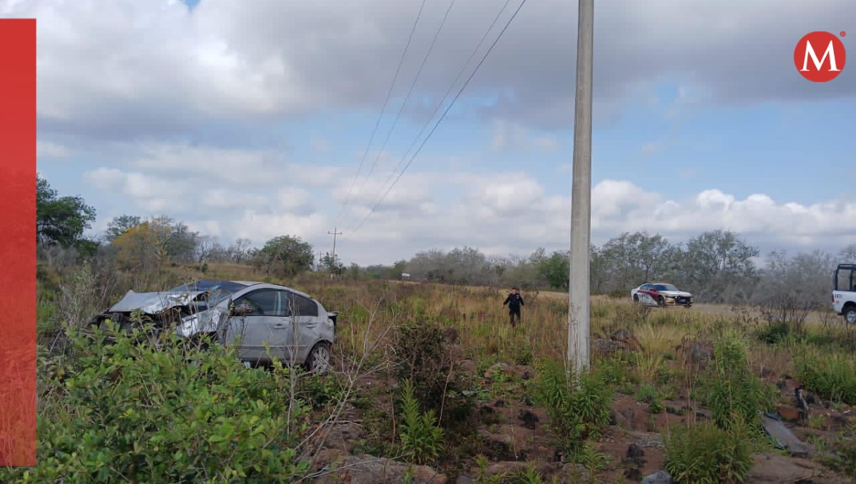 Volcadura deja tres lesionados en la carretera a Aldama