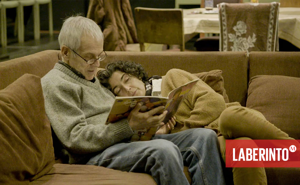 Augusto Góngora y su esposa Paulina Urrutia en una escena de ‘La memoria infinita’. (Cortesía: Netflix)