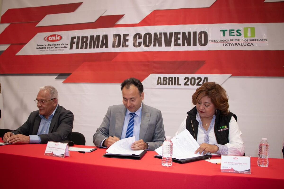 Firma de la CMIC en convenio de colaboración con el Tecnológico de Estudios Superiores de Ixtapaluca (TESI) | Foto: X/@CMIC_Edomex