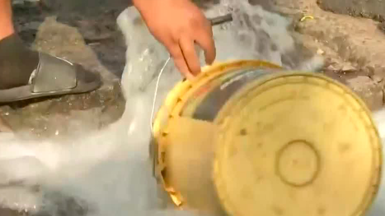 Mega fuga de agua en Naucalpan provoca la pérdida de miles de litros