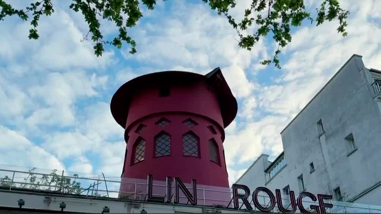 El Moulin Rouge, símbolo de París, amanece sin aspas por primera vez en 135 años