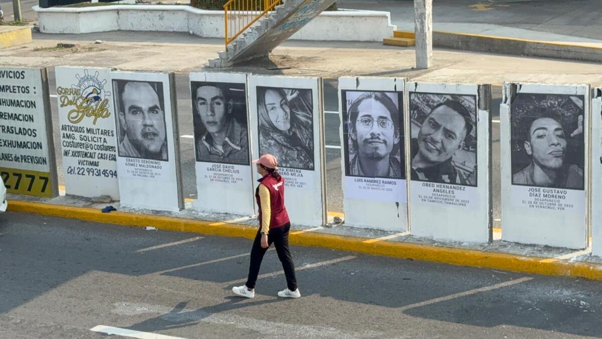 En Veracruz, familiares de desaparecidos mantienen viva la memoria con un mural | Especial