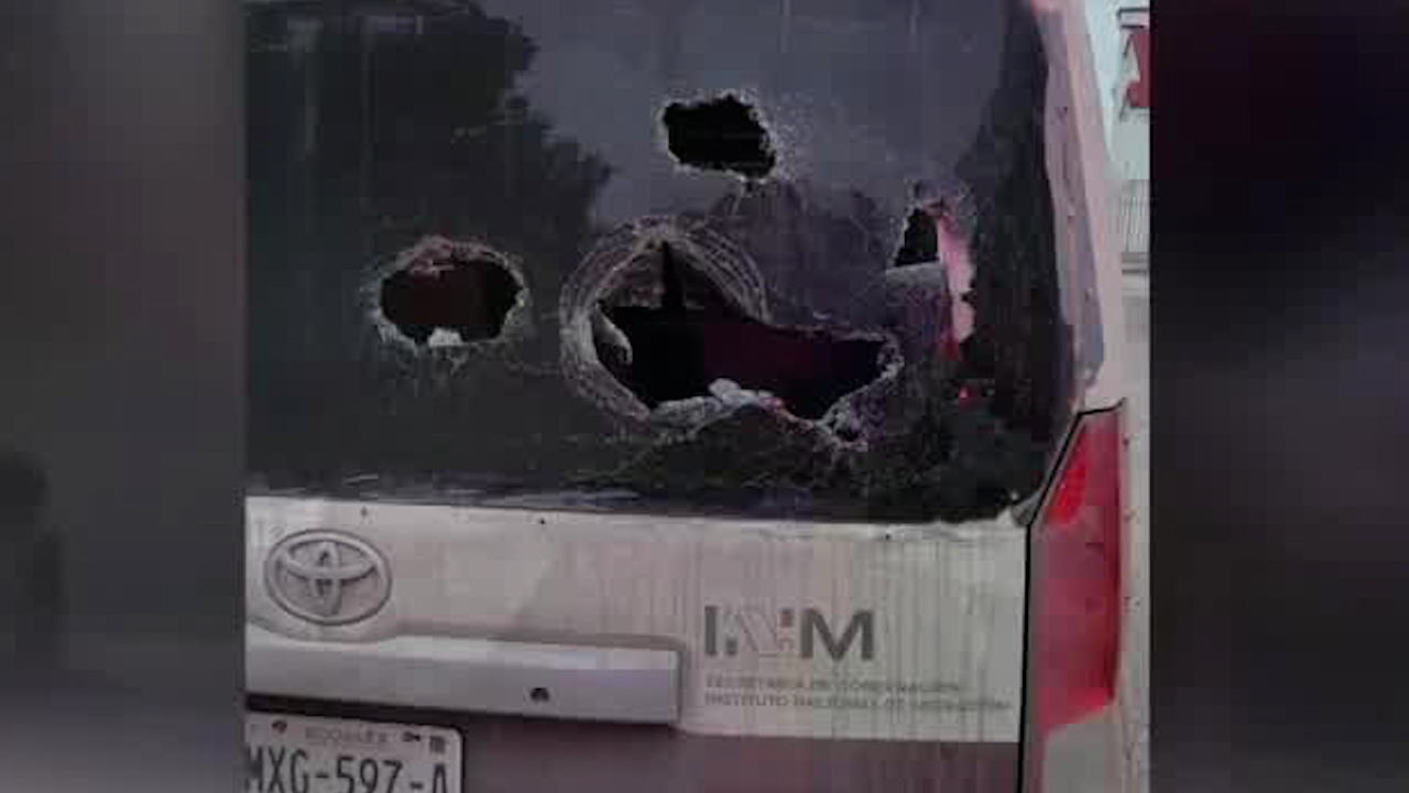 Apedrean a personal del INM en zona de cruces ilegales entre Tijuana y San Diego