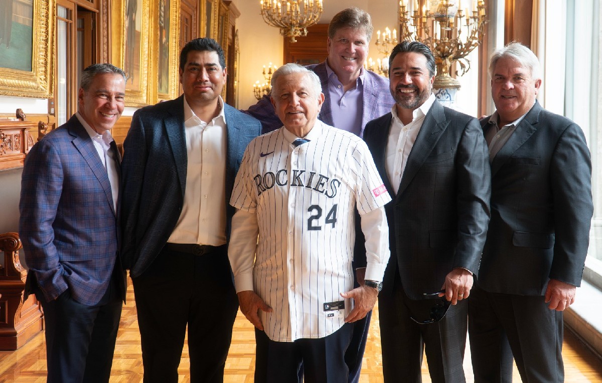 AMLO junto a directivos de los Astros y los Rockies (X/@lopezobrador_)