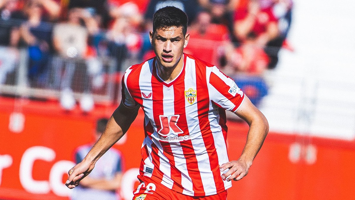 César Montes y Almería descienden tras derrota frente al Getafe (X @@U_D_Almeria)