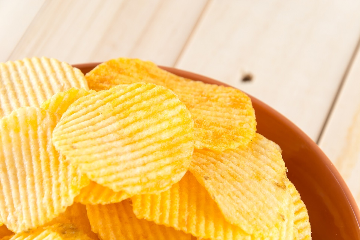 Estos son los riesgos a la salud por consumir papas fritas, según la Profeco. | Freepik
