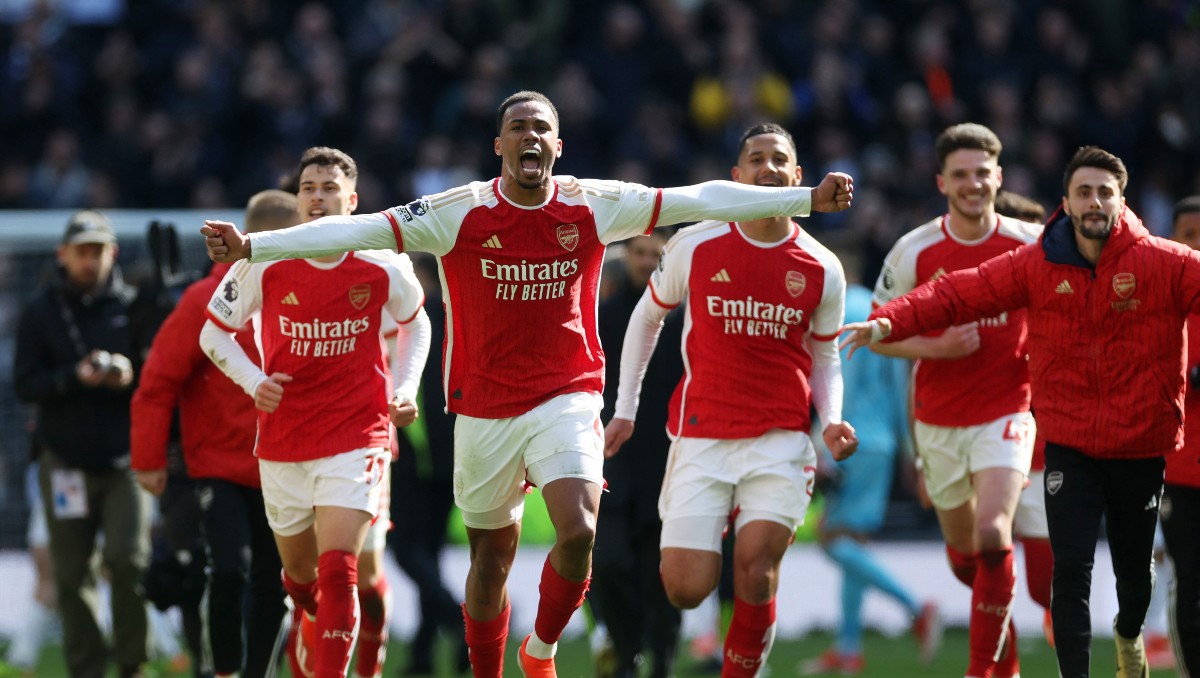 Arsenal retiene cima de Premier League con triunfo ante Tottenham (Reuters)