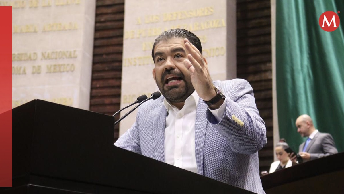 Francisco Huacus, el coordinador del PRD en la Cámara de Diputados, en una sesión. | Especial