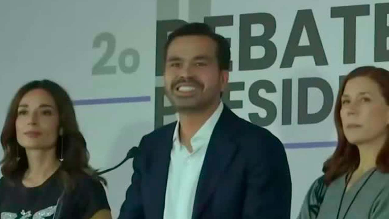 Jorge Álvarez Máynez arriba a los Estudios Churubusco para el segundo debate presidencial