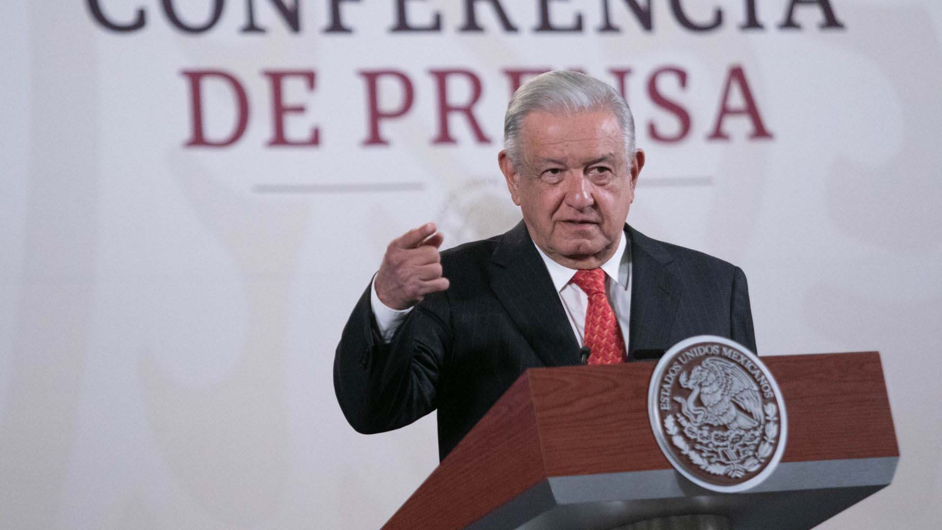 AMLO exhibe carta de Lucas Alamán a Antonio López de Santa Anna- Grupo
