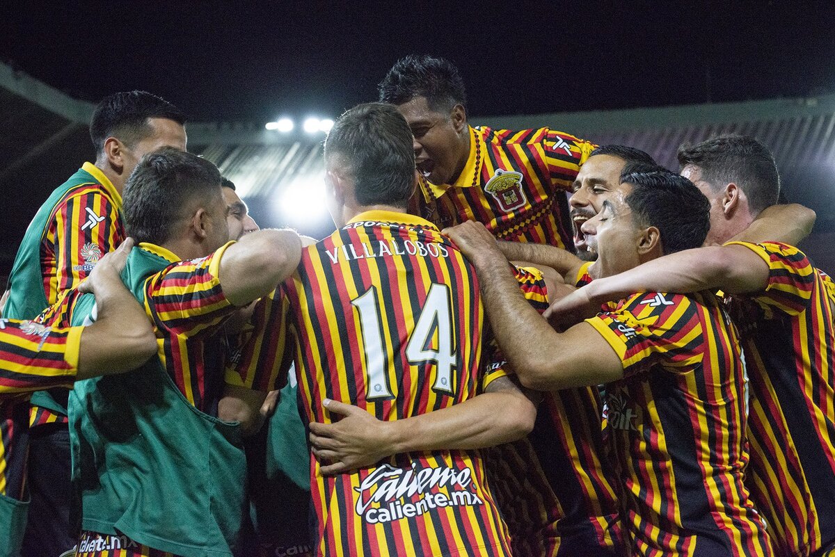 Leones Negros derrota ampliamente a Mineros en la vuelta de los cuartos de final (Cortesía)