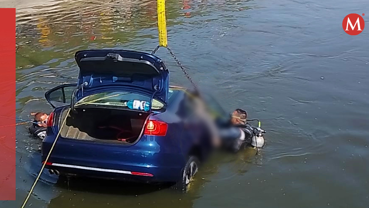 Rescatan cuerpos de víctimas que cayeron en auto al canal de Valsequillo | Especial