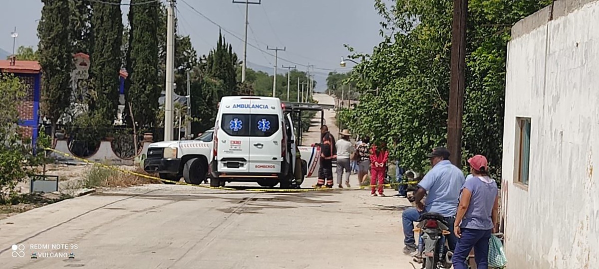 Autoridades locales acordonan el área después de la explosión en Santiago de Anaya (Cortesía)
