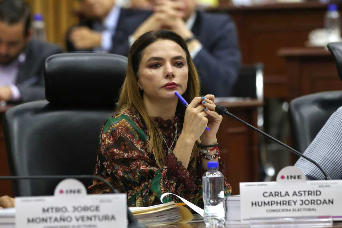 Consejera, Carla Humphrey|Ariana Pérez