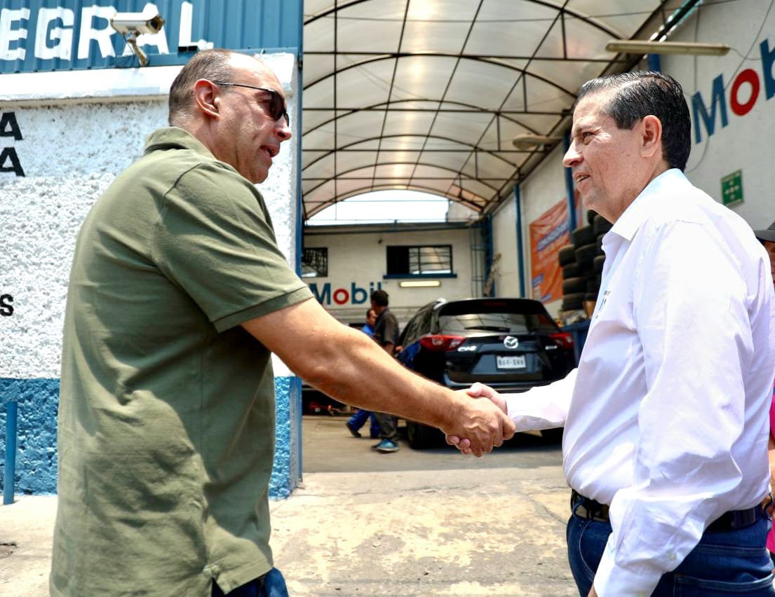Giovani Gutiérrez en recorrido por campaña electoral en Coyoacán.