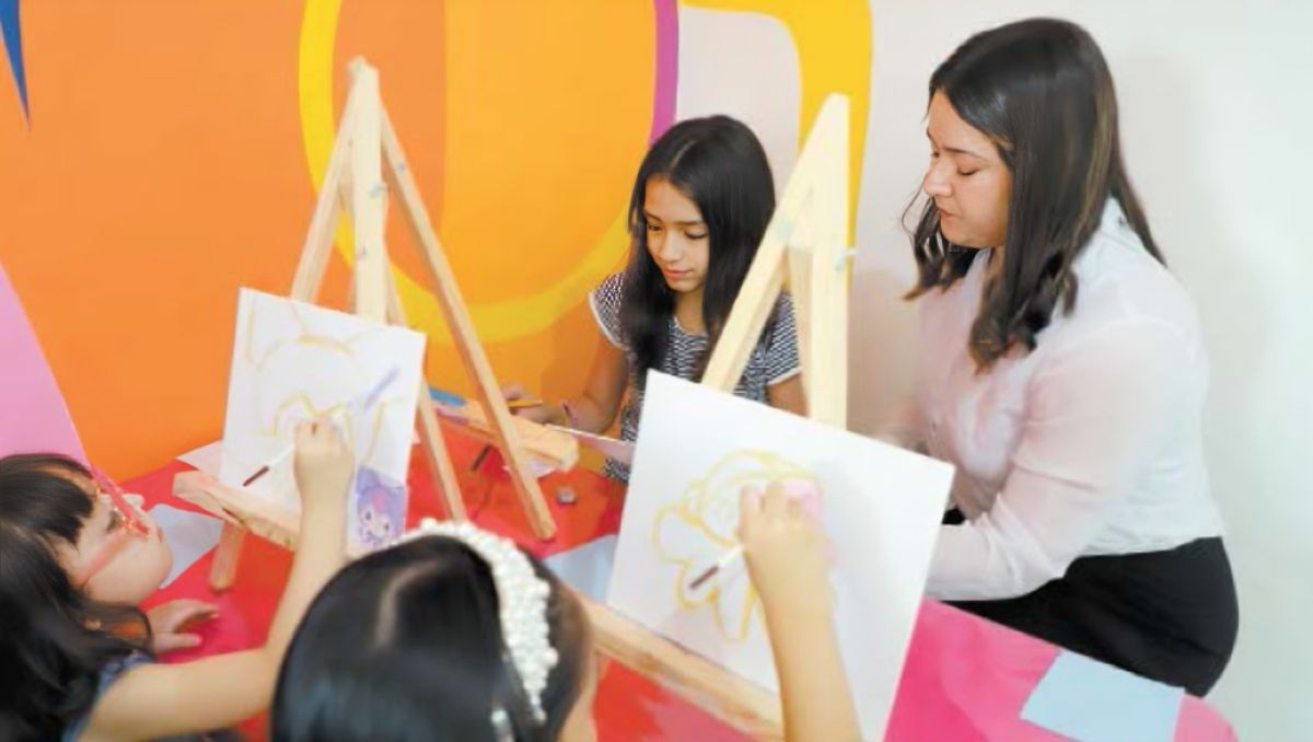 Practicar dibujo, en grupo, trae muchos beneficios a los pequeños, dicen los maestros. Especial