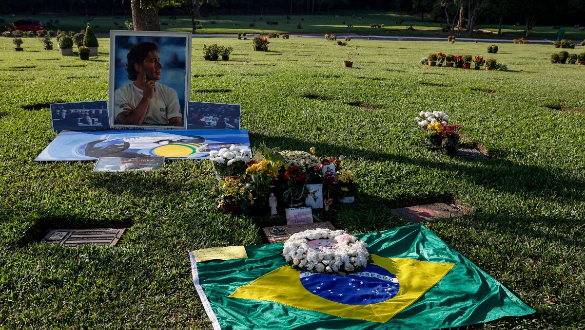 Aficionados de Brasil le rinden homenaje a Ayrton Senna en su aniversario luctuoso (EFE)