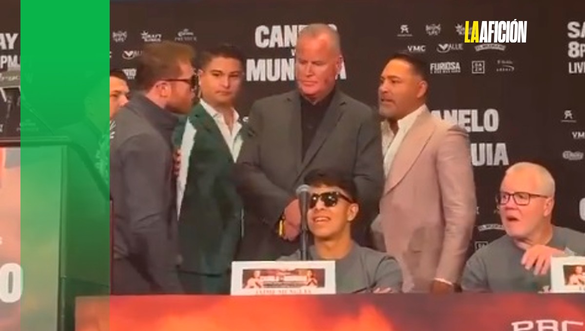 'Canelo' Álvarez y Óscar de la Hoya pelean en plena conferencia (Especial)