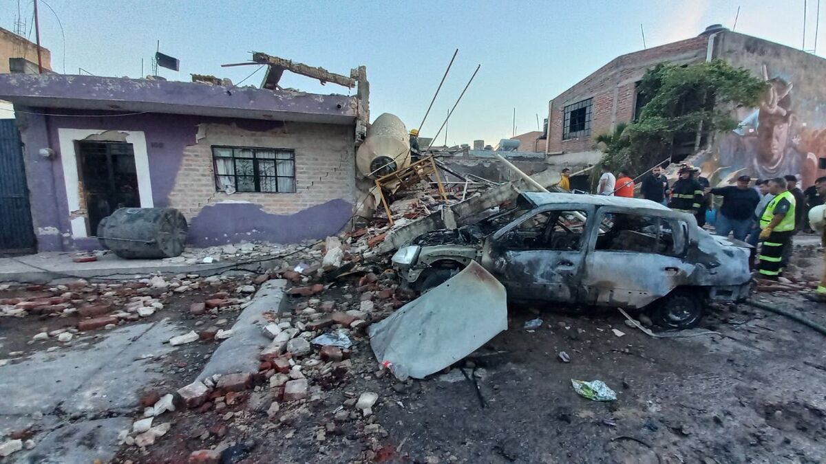 Una explosión y desplome de una vivienda dejo como saldo a dos muertos en La Barca (Cortesía)