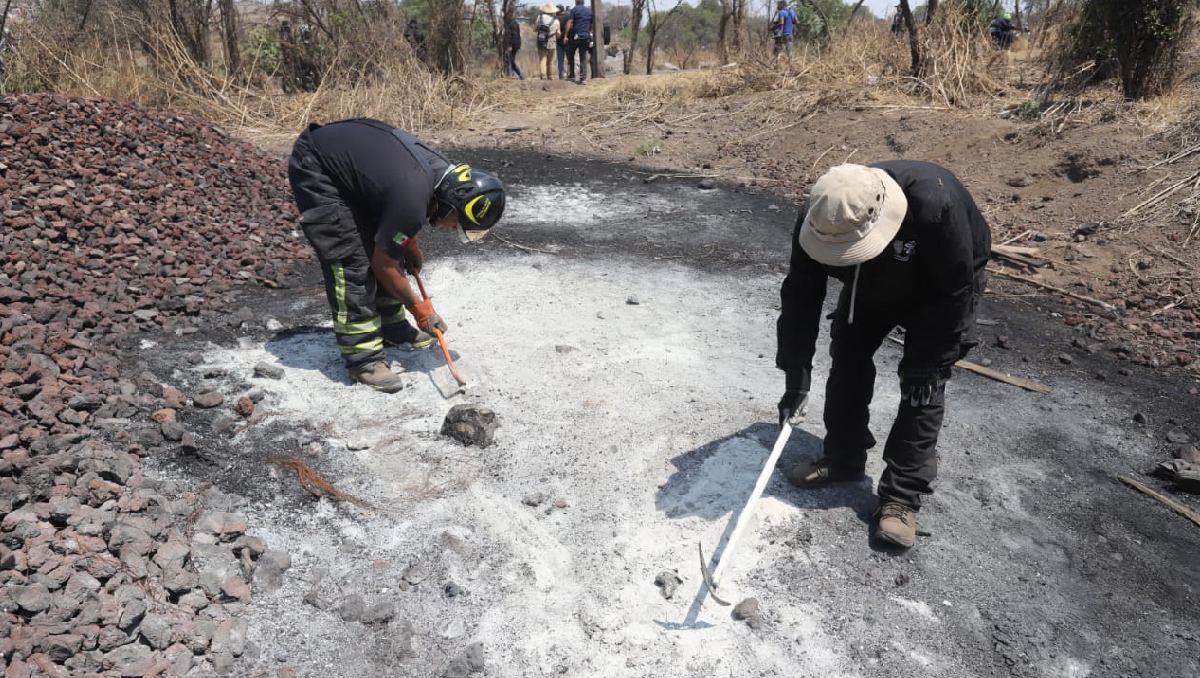 Indagan en el crematorio clandestino ubicado en lote de Iztapalapa. Foto: Javier Ríos