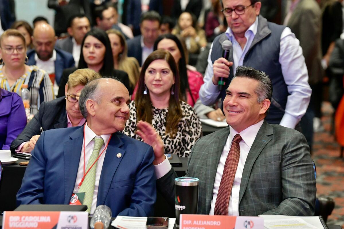 Moreno felicitó al coordinador Manuel Añorve. | Especial
