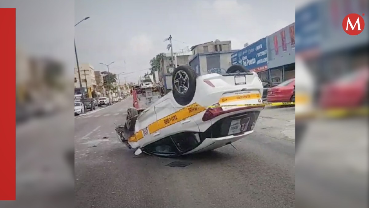 Volcadura en avenida Hidalgo de Tampico. (Sandra Sosa)
