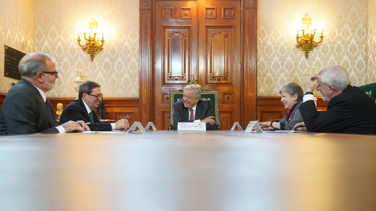 AMLO se reunió con el canciller de Cuba. | X