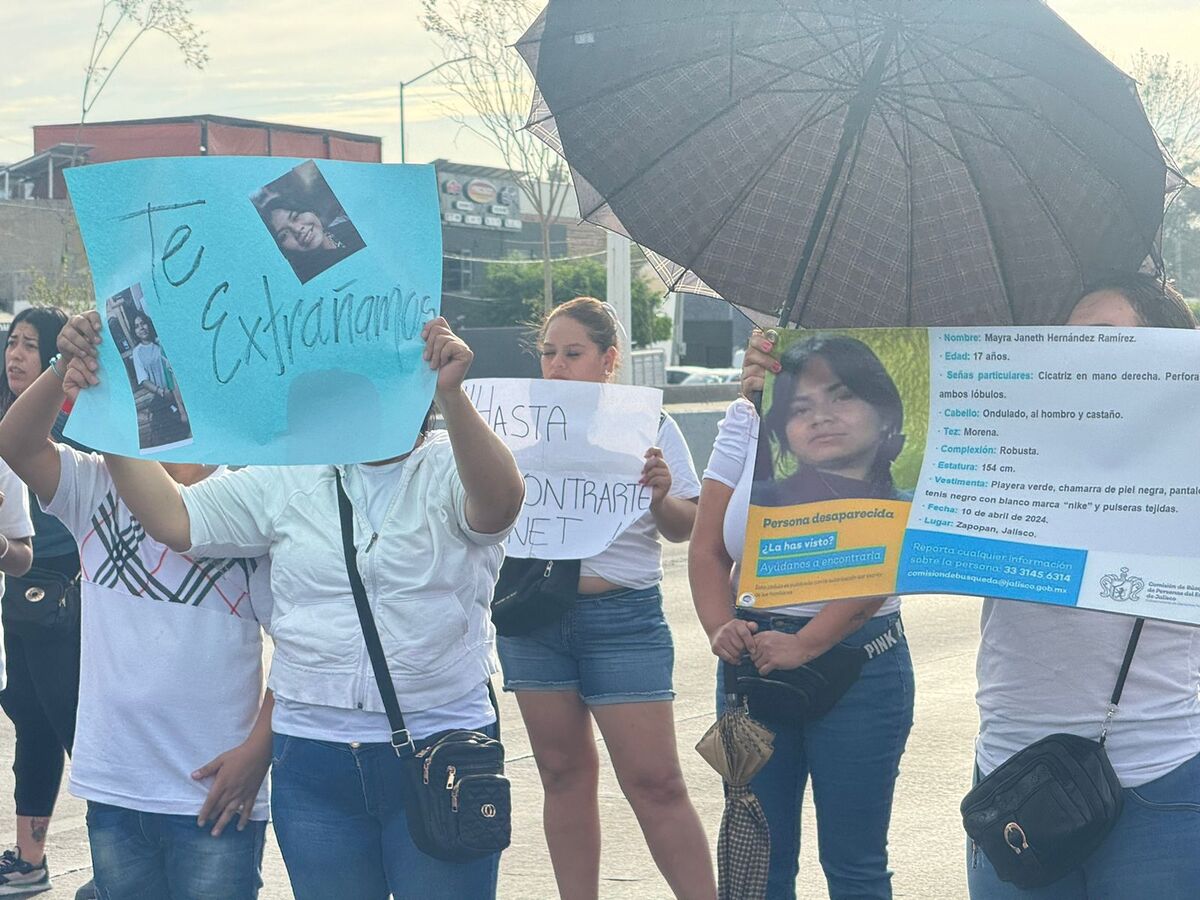 Familiares y amigos bloquearon el Periférico. (Pablo Núñez)