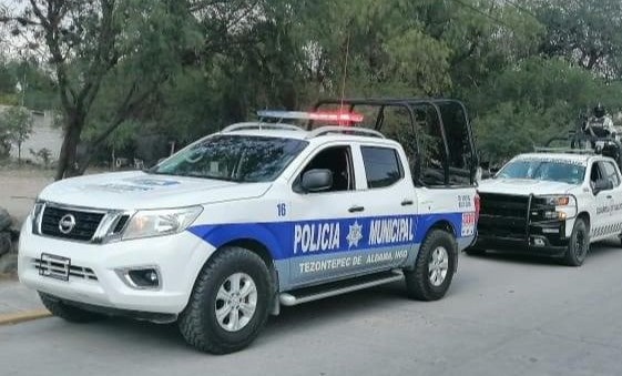 Hombre es hallado sin vida en camio de terracería.