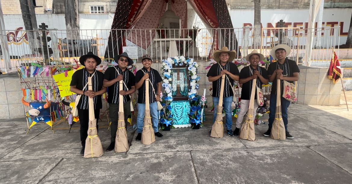 Jóvenes en Edomex alistan celebración de Día d e la Cruz. (Foto: Bernardo Jasso)