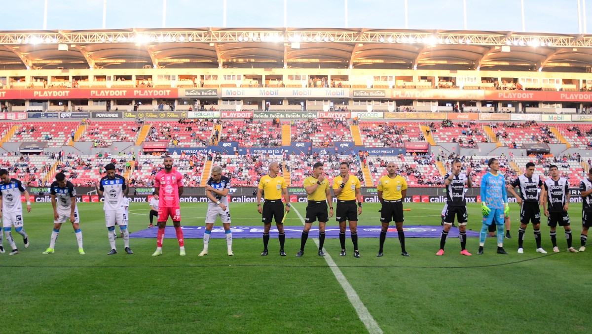 Necaxa y Querétaro guardan un minuto de silencio en juego de Play-In por Paco Villa (Imago7)