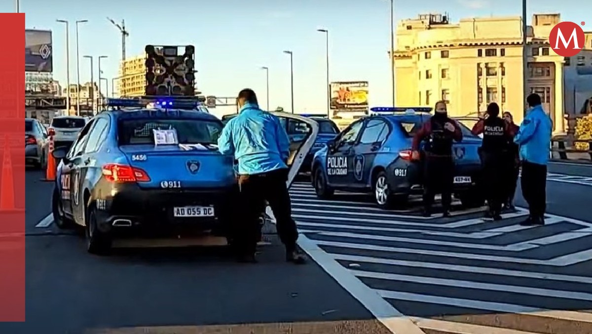El fallecido intentó cruzar la Autopista 9 de Julio a pie. | Especial