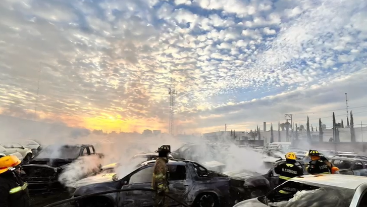 Incendio en una almacén de vehículos de Aguascalientes