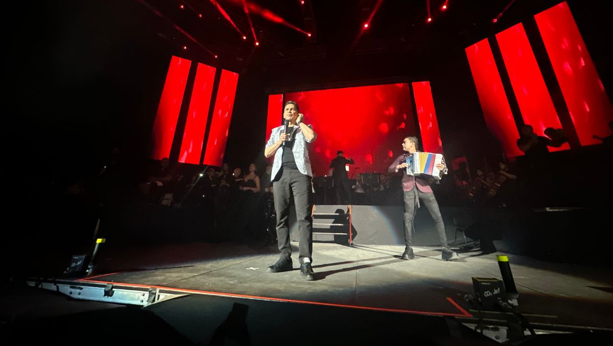 Jorge Celedón deleitó anoche a sus seguidores regios con sus grandes éxitos en la Arena Monterrey. Alberto Santos