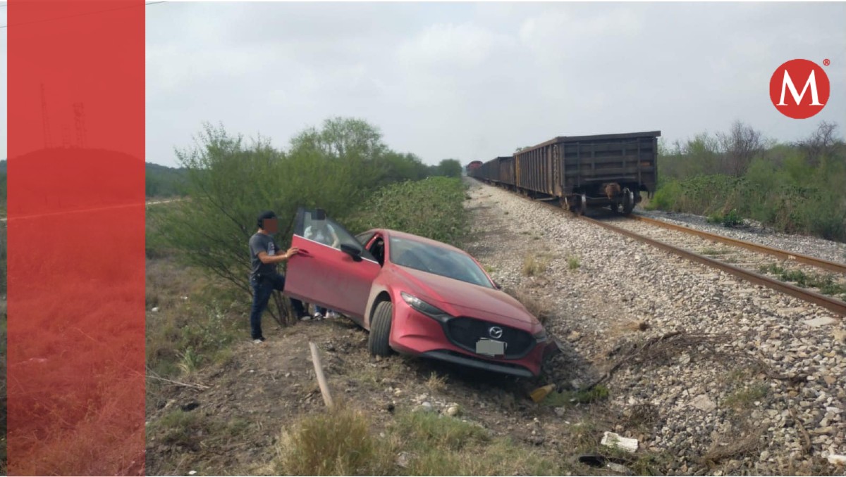 Vehículo se impacta contra ferrocarril en carretera Victoria-Monterrey