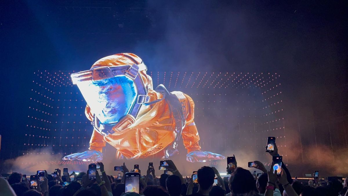 Eric Prydz cautivó con su espectáculo lleno de luces, imágenes 3D y hologramas. Jerónimo Villarreal