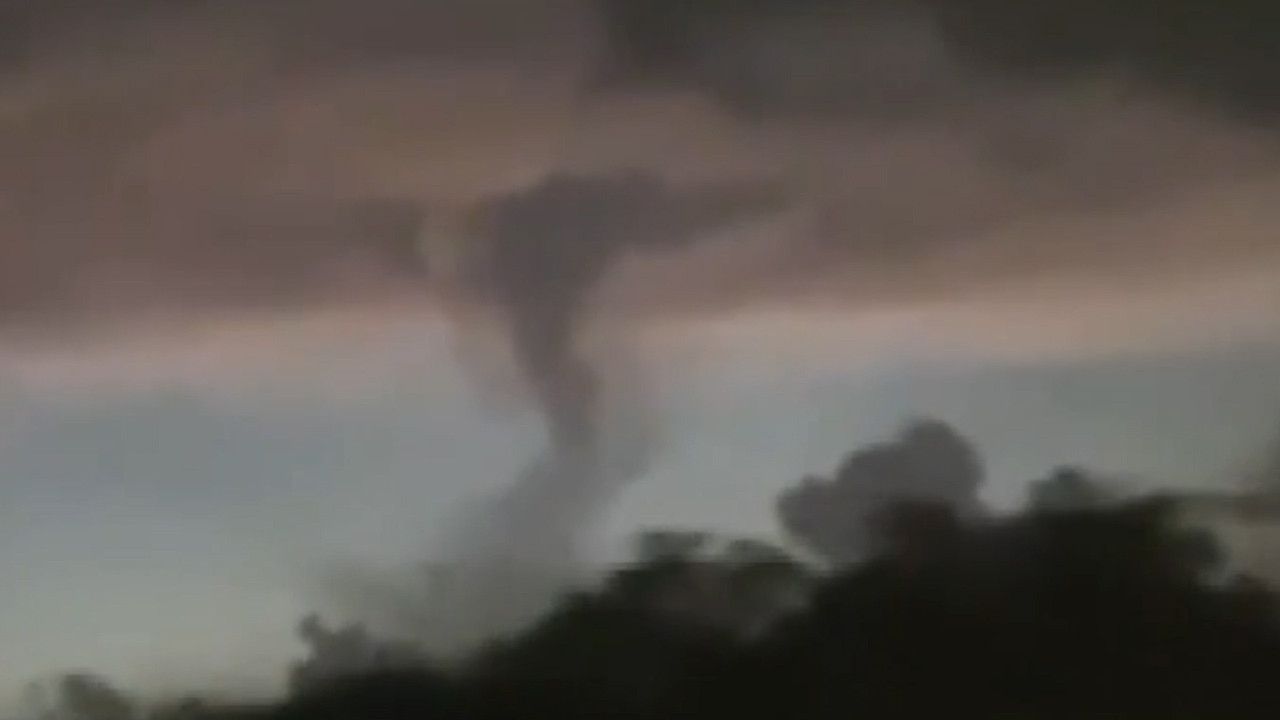 Reportan tornado al norte de Coahuila; tira postes y afecta la luz en algunas zonas