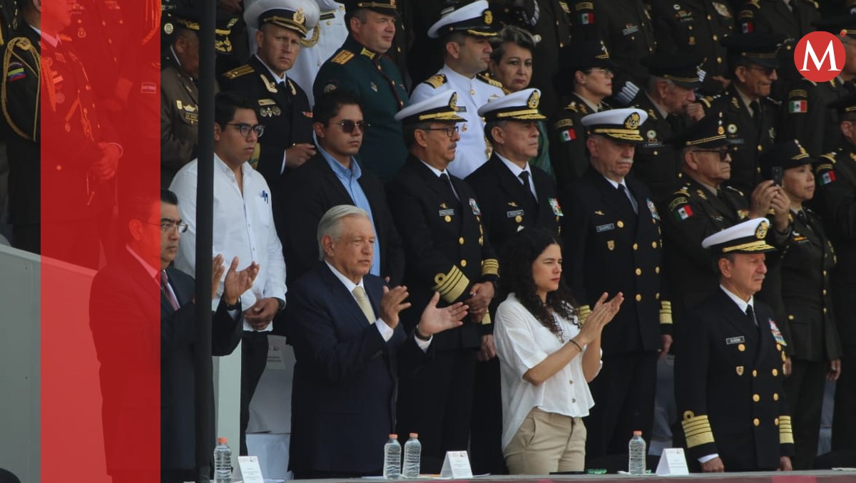 AMLO encabeza último desfile de 5 de Mayo como presidente de México | Melanie Torres