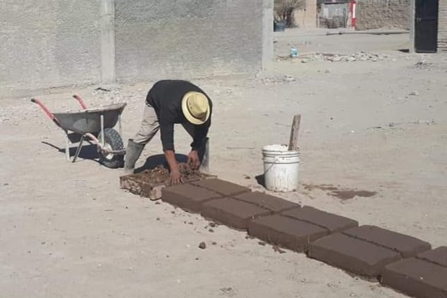 Fabricación de adobe en San Pedro. | Especial