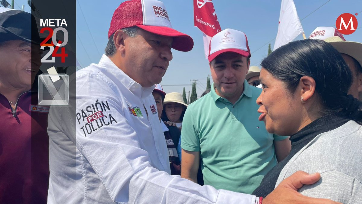 Ricardo Moreno en su recorrido por San Pablo Autopan. Foto: (Bernardo Jasso)