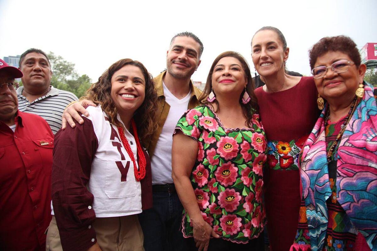 Explanada de la alcaldía Cuauhtémoc  con Caty Monreal, Claudia Sheinbaum y Clara Brugada